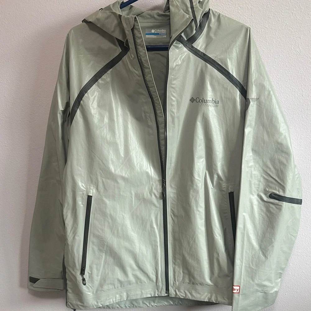 Columbia Men's Light Gray Raincoat - Picture 1 of 9